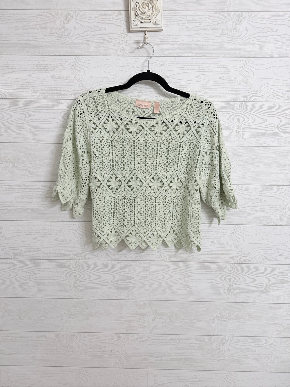 Willow & Root Women’s Green Crocheted Crop Top. Size L